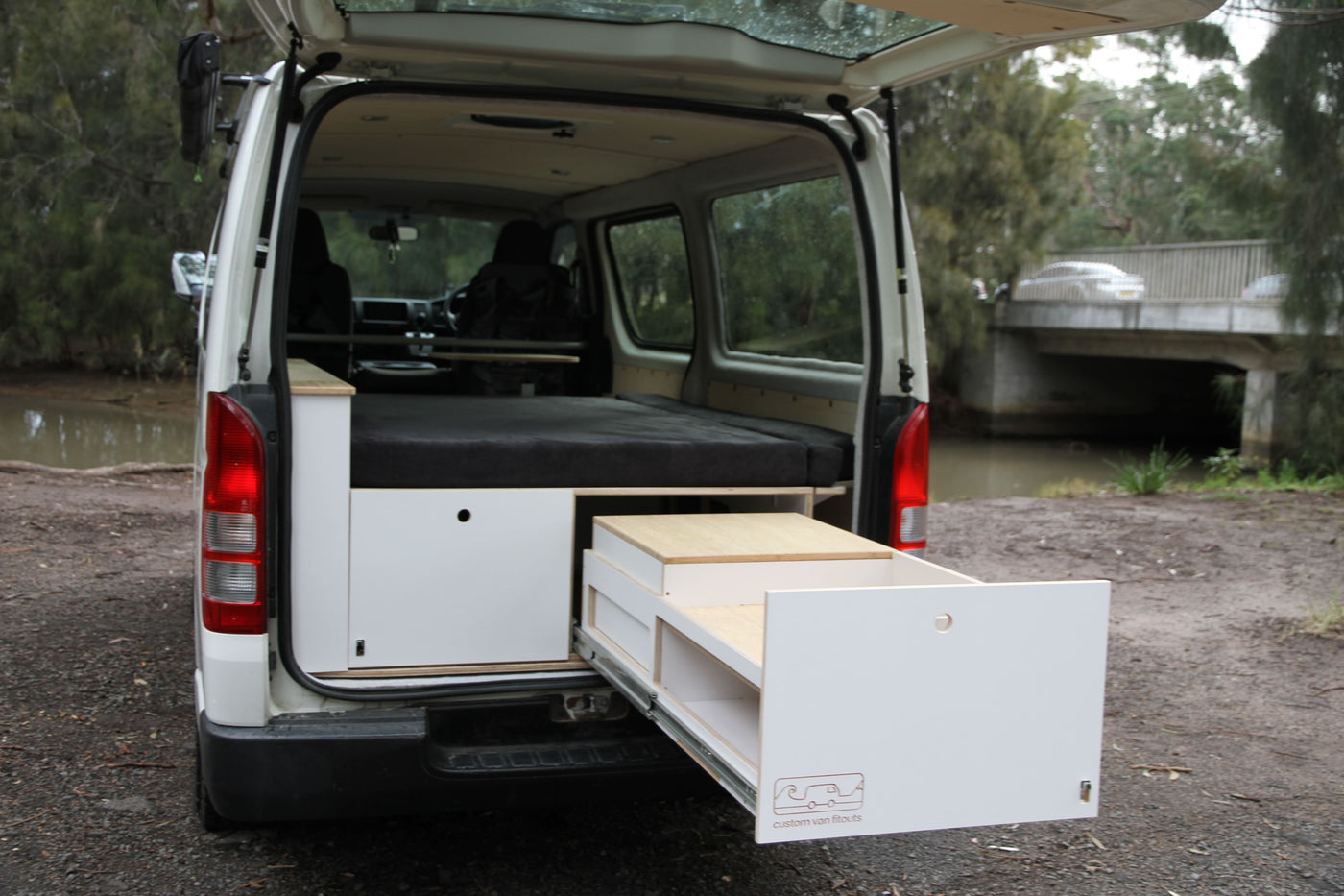CVF 33 EB-W - H200 Hiace