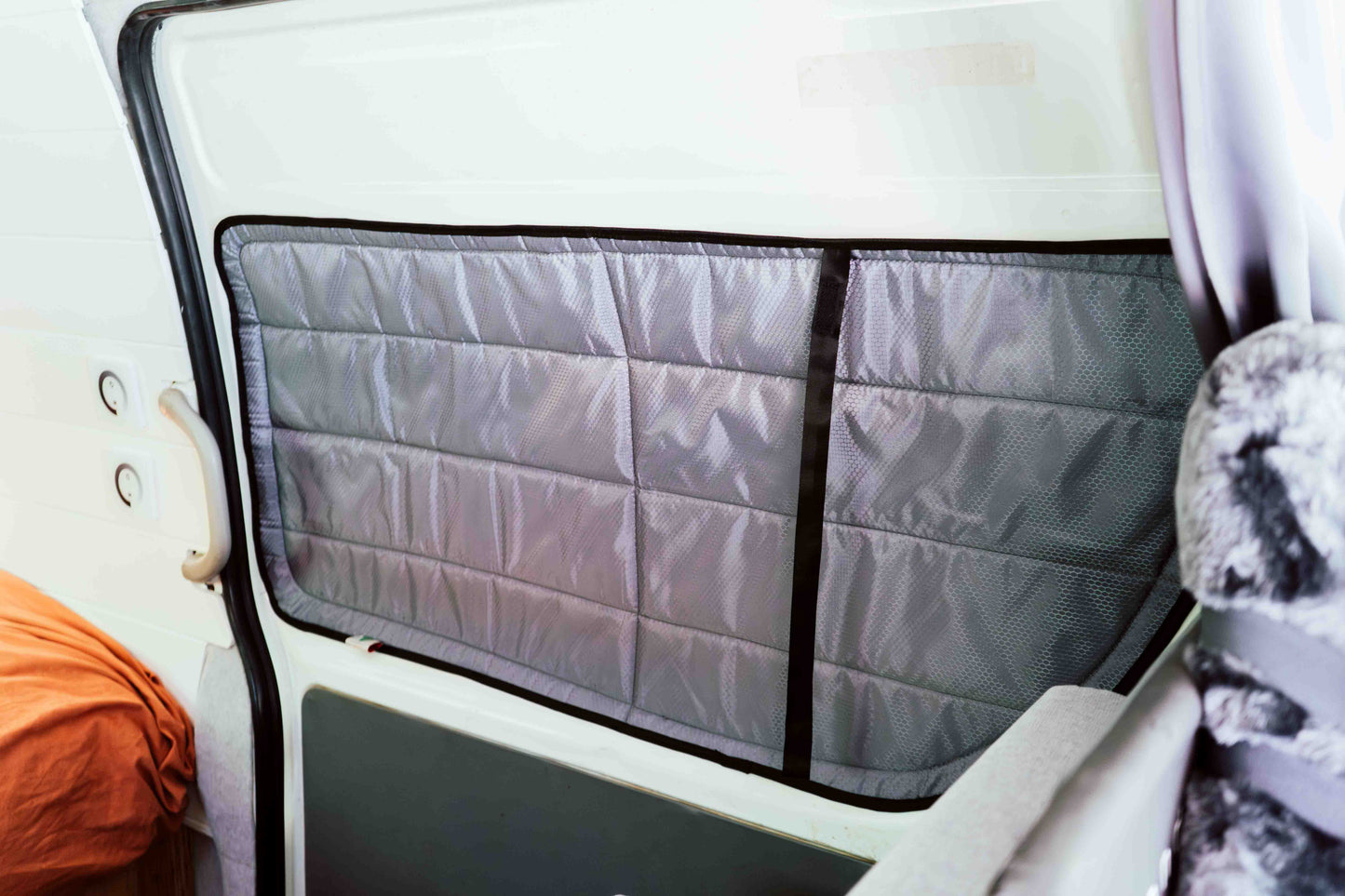 Hyundai iLoad driver rear panel window cover